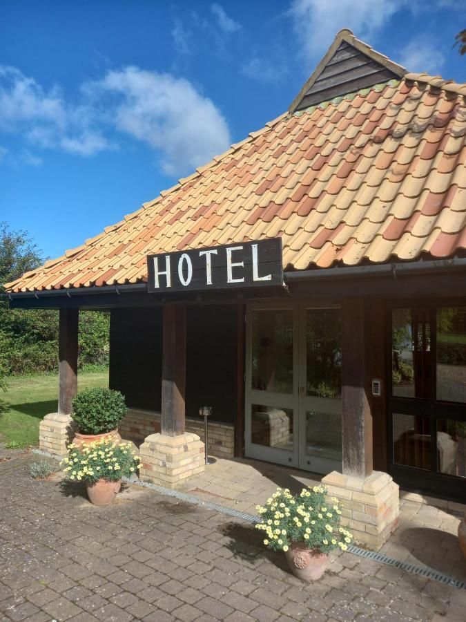 Golden Ball Hotel Elsworth Kültér fotó